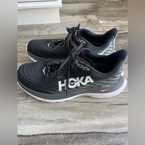 Black Hoka Mach 5